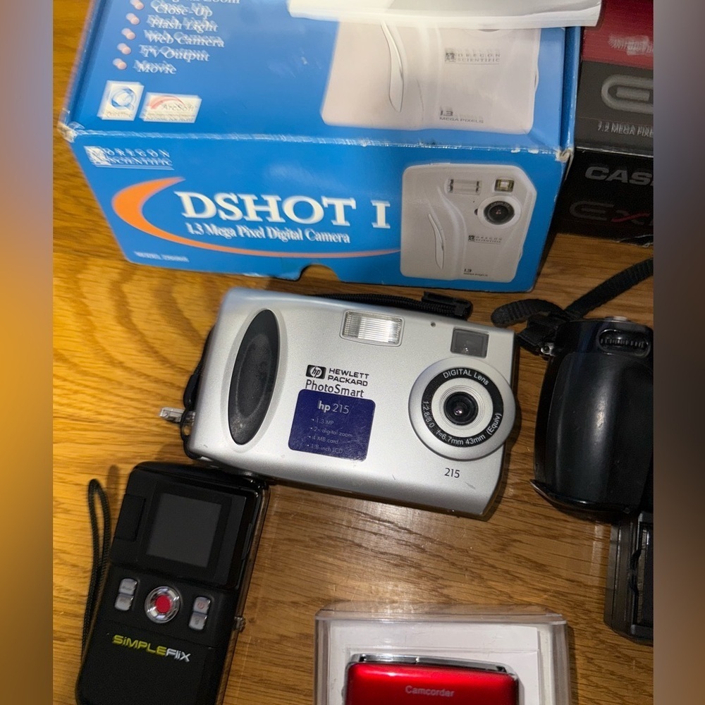 Lot Of 7 Mixed Digital Cameras​​​ - Picture 4 of 10